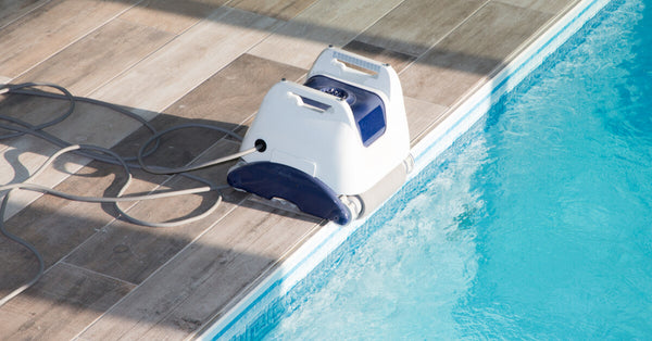 Pool cleaner robot for cleaning swimming pool